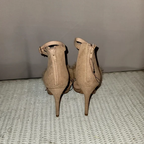 Brand new women's high heels open toes, faux fur design various sizes Natural - Picture 2 of 6
